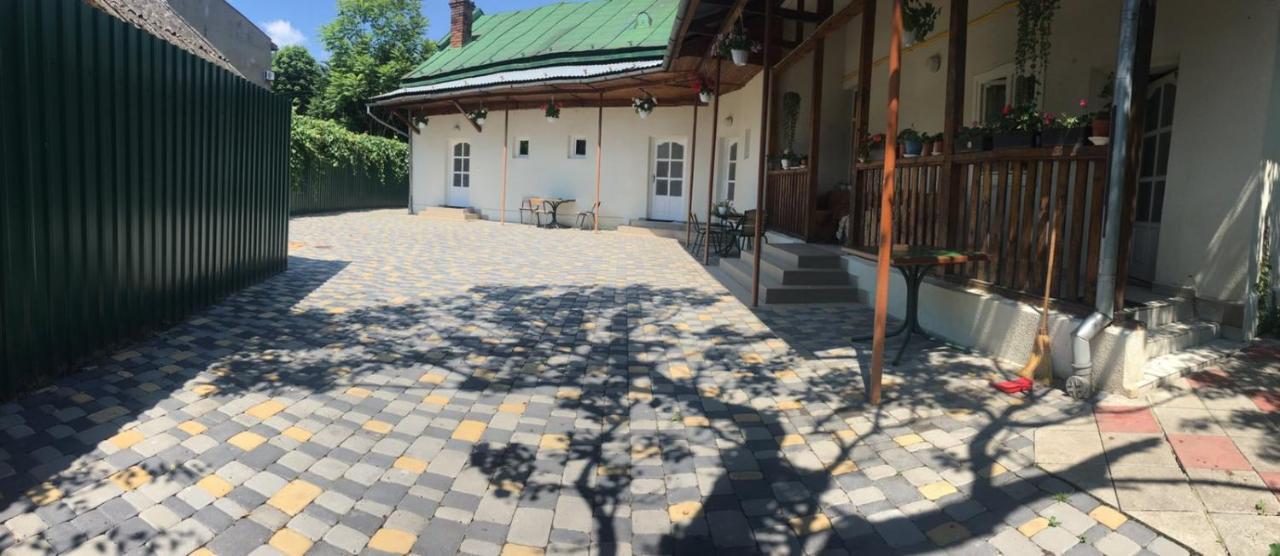 Gelena Гостьовий Двір Uzjhorod Eksteriør bilde